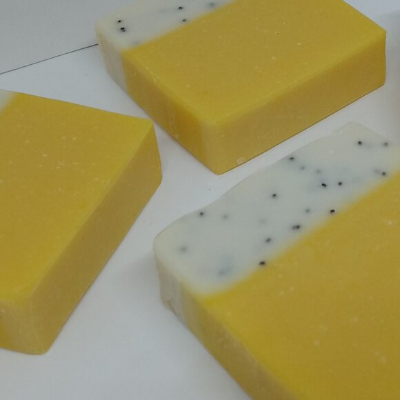 Handmade Lemon Lemony Zest Poppy Seed Soap Bars Lot of 4 - Picture 2 of 3